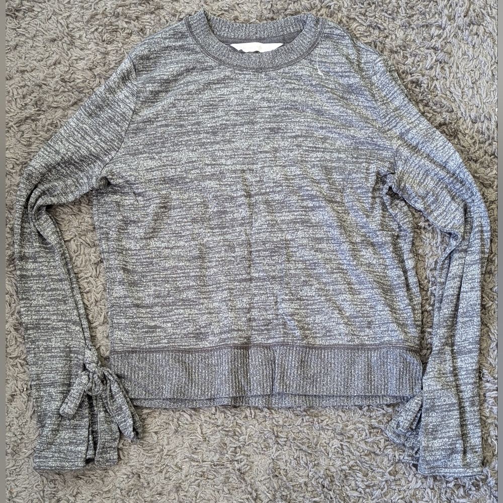 Abercrombie & Fitch Grey Crewneck Knit Bow Sleeve Bell Sleeve Sweater (XS)